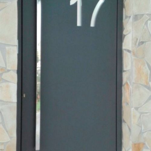 Portones de metal en Málaga