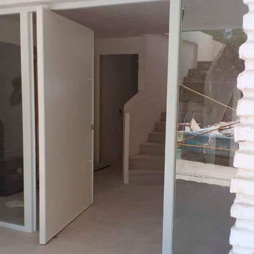 Portones de metal en Málaga